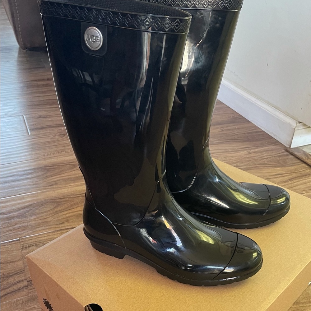 Ugg Shaye Rain Boots size 10